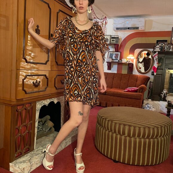 Y2K does 60s groovy 100% silk Made in USA orange printed frilly mini dress - Picture 1 of 16
